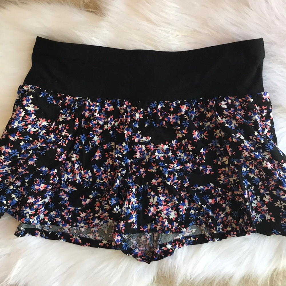 Express floral woman’s short shorts size M